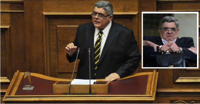 Nikolaos Michaloliakos im Parlament, jetzt verhaftet im Zuge eines gewaltigen Komplotts der Lobby-Finanzwelt