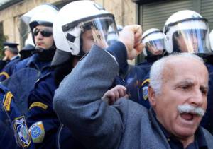 Merkel verlangt drakonische Massnahmen gegen Protestler in Athen
